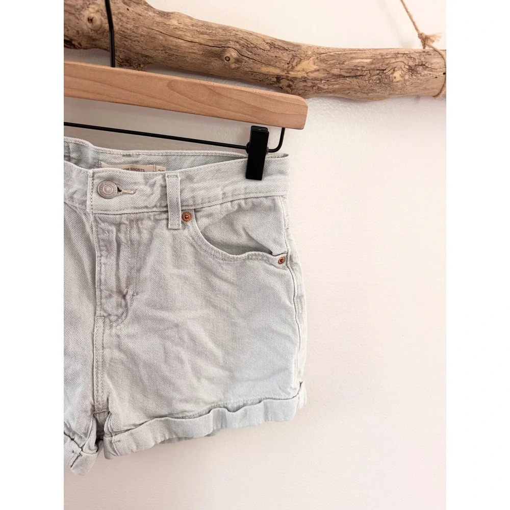 Levis A-Line Mom Shorts Womens 25 Light Wash Denim High Waisted Rolled Cuff